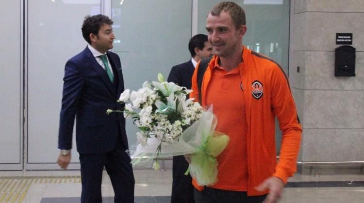 Shakhtar Donetsk kafilesi çiçeklerle karşılandı