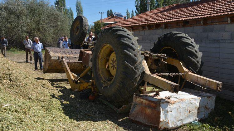 Devrilen traktörün altında kalan kişi öldü