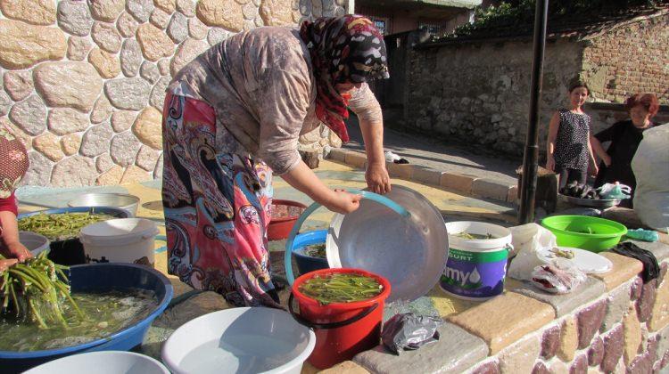 Kavak'ta kadınlar imece usulü kışa hazırlanıyor