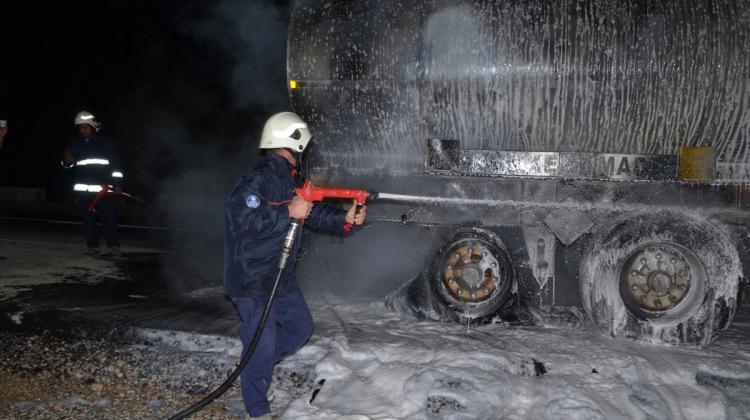 Antalya'da kimyasal madde yüklü tankerde yangın