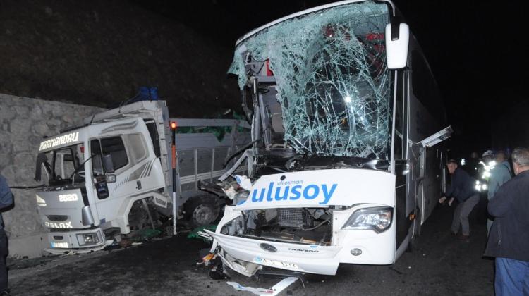 Samsun'da trafik kazası: 1 ölü, 39 yaralı