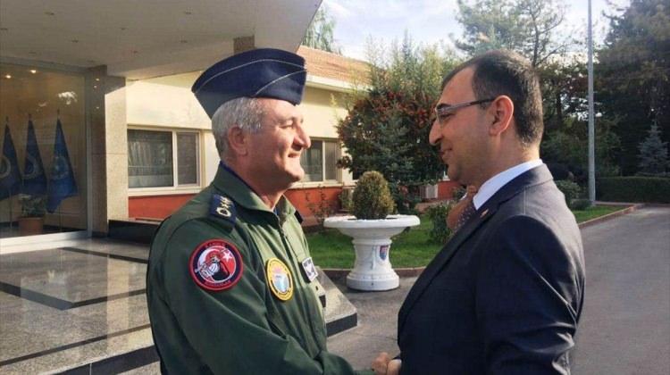Vali Toprak, 7. Ana Jet Üs Komutanlığını ziyaret etti