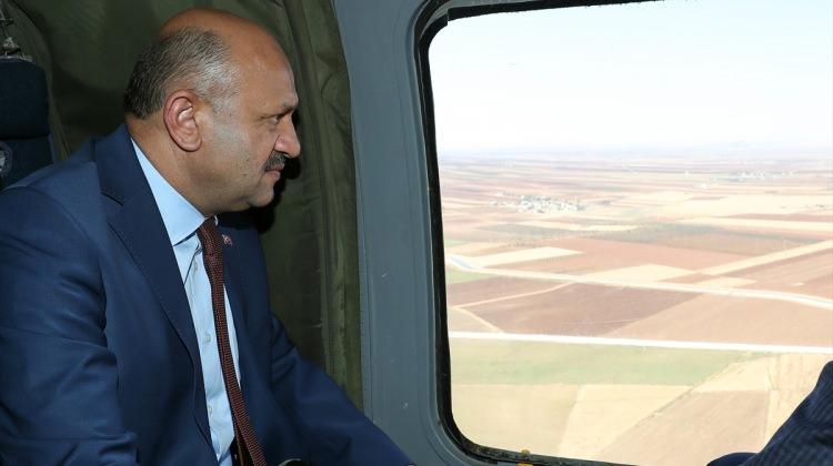 Milli Savunma Bakanı Işık, Suriye sınırında