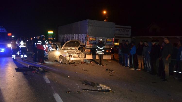 Kocaeli'de trafik kazası: 3 ölü, 2 yaralı