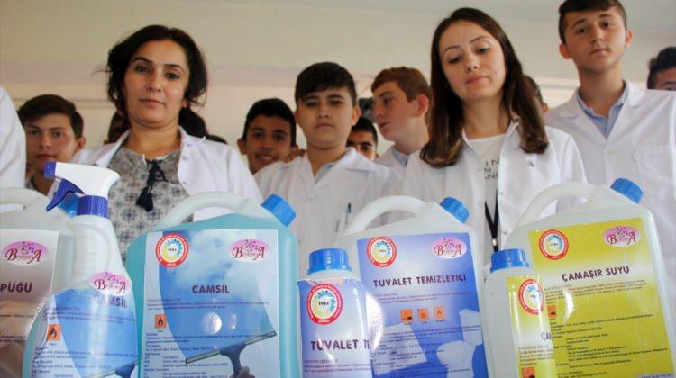 Lise öğrencileri okulda temizlik ürünleri üretti