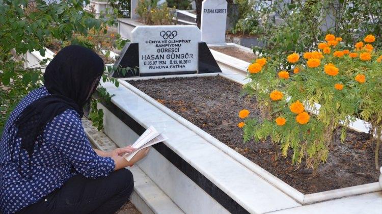 Milli Güreşçi Güngör, mezarı başında anıldı