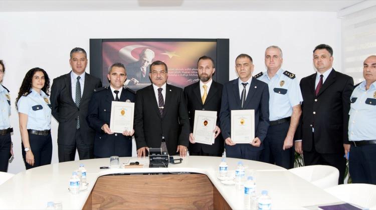 İzmir'de "ayın polisleri" ödüllendirildi