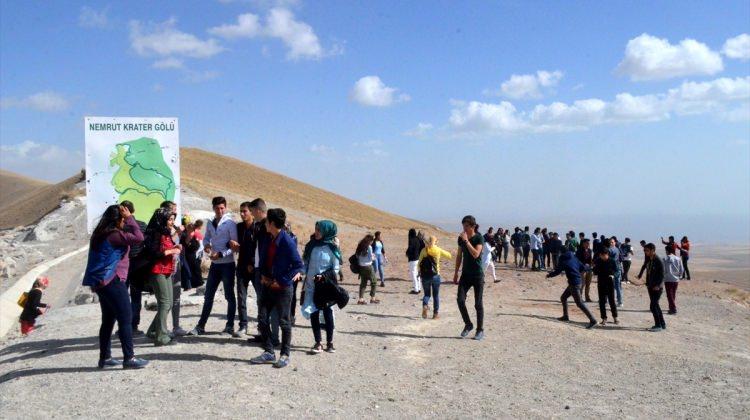 Türkiye'nin en büyük krater gölü öğrencilere tanıtıldı