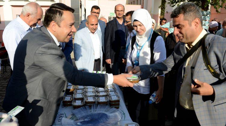 Kilis Belediyesinden vatandaşlara aşure ikramı