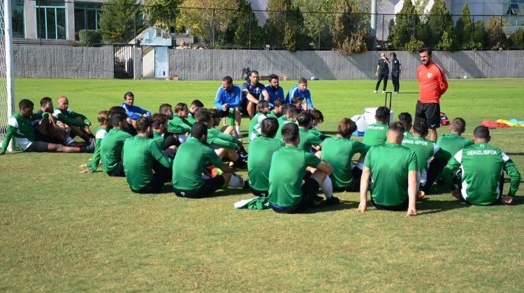 Denizlispor'da teknik heyet ve futbolculardan Urkay'a destek