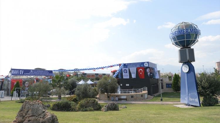 Antalya'da alzaymır hastalarına "Mavi Ev"