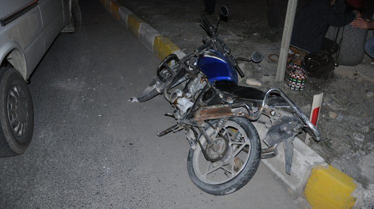 Muğla'da işçi servisi ile motosiklet çarpıştı: 3 yaralı