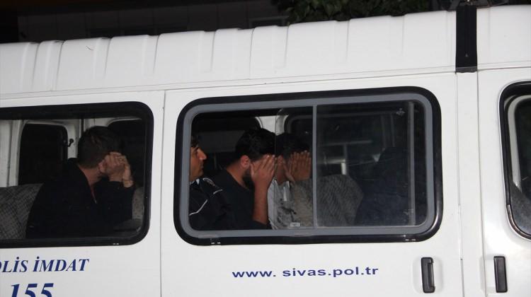 Sivas'ta öğrenci kavgası: 14 gözaltı
