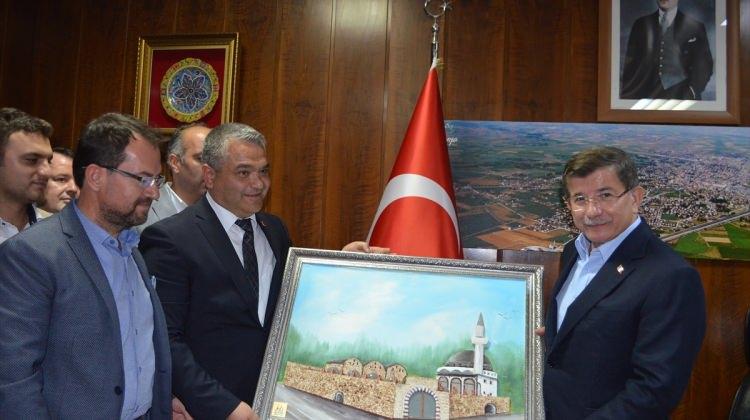 Eski Başbakan Davutoğlu, Ilgın Belediyesini ziyaret etti