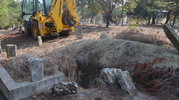 Tekirdağ'da define avcıları mezarları tahrip etti