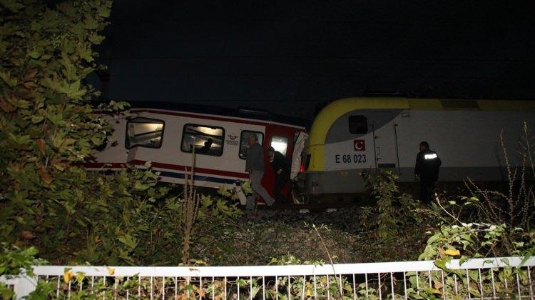 Sakarya'da iki tren çarpıştı: 3 yaralı