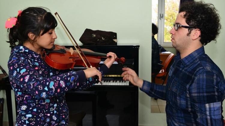 Kocaeli Büyükşehir Belediyesi konservatuvarından müzik eğitimi