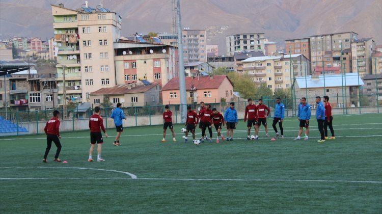 Vali Toprak, Hakkarisporlu futbolcuları ziyaret etti