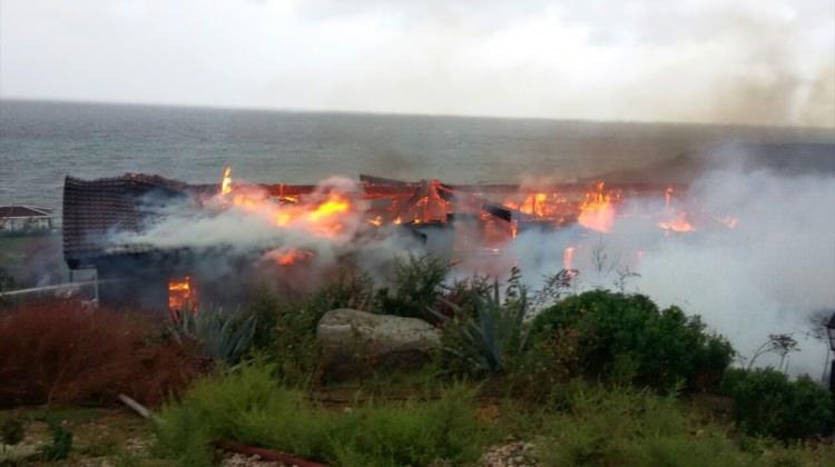 Ağaoğlu'nun Avşa Adası'ndaki villası yandı