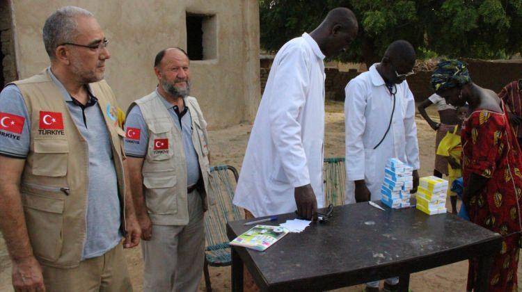 Cansuyu'ndan Mali'ye ilaç yardımı