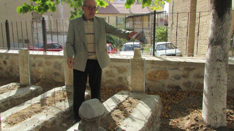 Afyonkarahisar'da 200 yıllık mezarlar gün yüzüne çıkarıldı