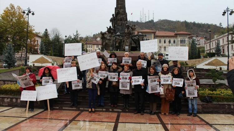 CHP'lilerden Cumhuriyet Gazetesi çalışanlarına destek