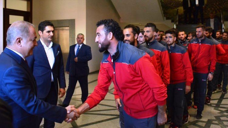 Futbolcuların Başkan Kara'yı ziyareti