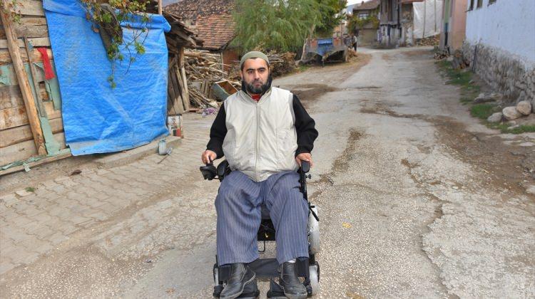 Turhal Belediyesinden yürüme engelliye akülü araç