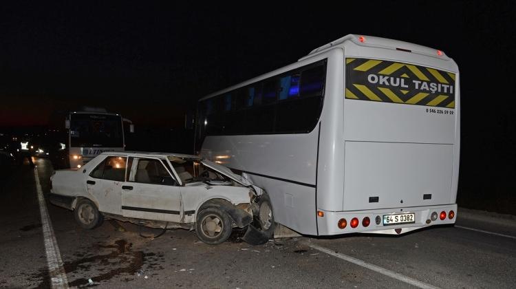 Uşak'ta işçi servisiyle otomobil çarpıştı: 11 yaralı