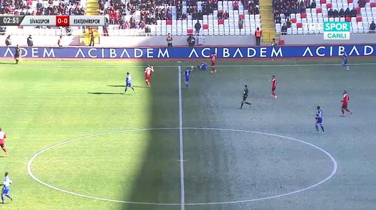 Sivas'ta ilginç görüntü! Aynı zeminde yaz ve kış