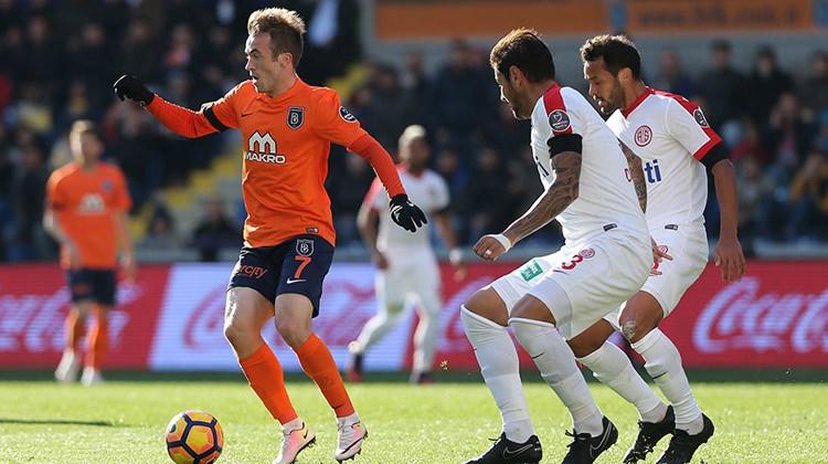 Gol düellosunda Başakşehir yara aldı!