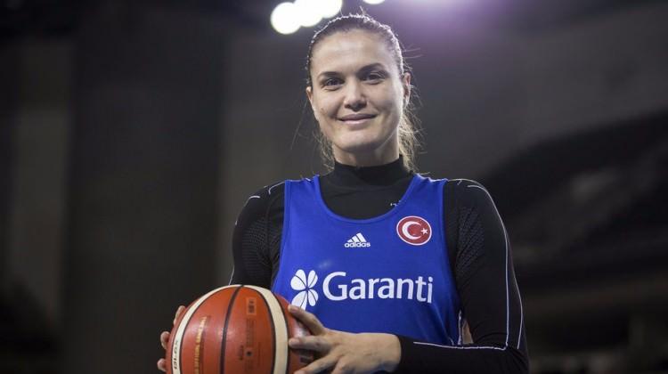 Şaziye İvegin Üner imzayı attı!