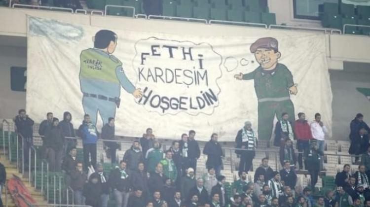 Tribünde duygusal pankart! Halisdemir ve Sekin...