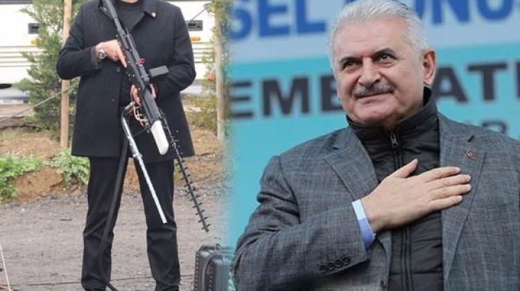 Başbakan'ın konuştuğu törende dikkat çeken silah!