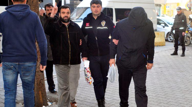 Adana'da 25 DEAŞ şüphelisi adliyeye sevk edildi