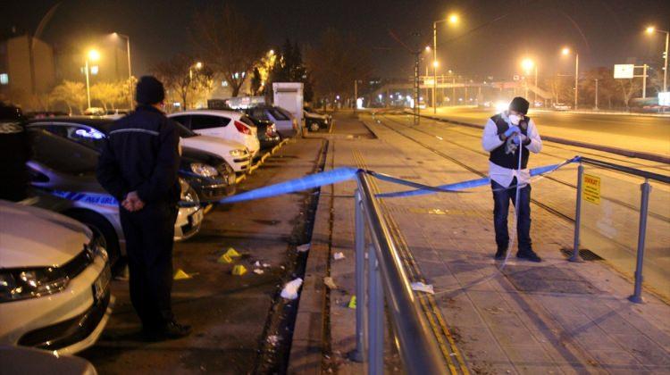 Konya'da tramvay durağında bıçaklı kavga
