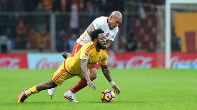 Kayserispor'da Lawal kulübeyi karıştırdı