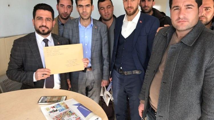 AK Partili gençlerden Kılıçdaroğlu'na broşür