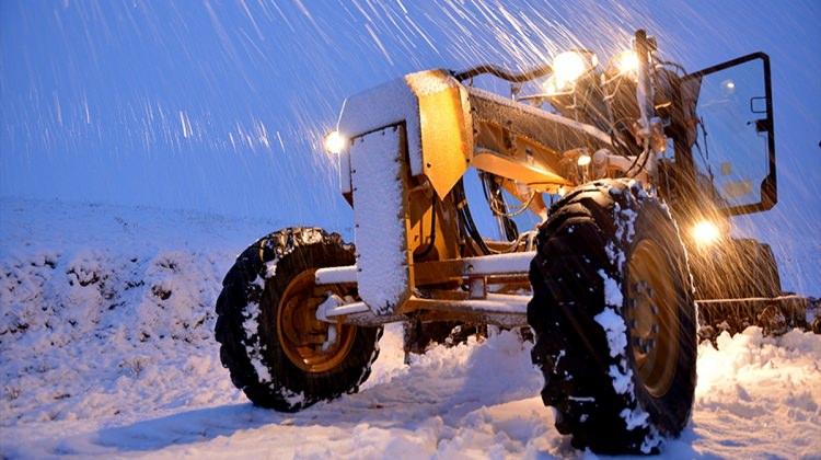 Ağrı'da kardan kapanan 33 bin kilometre yol açıldı
