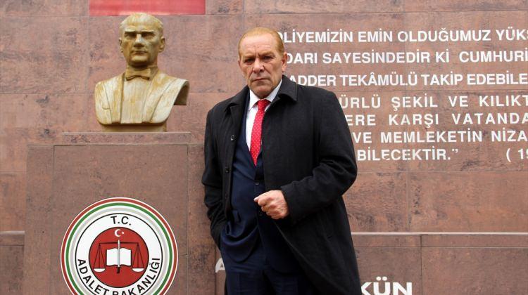 Atatürk'e benzerliğiyle tanınan oyuncu Kaya gözaltına alındı