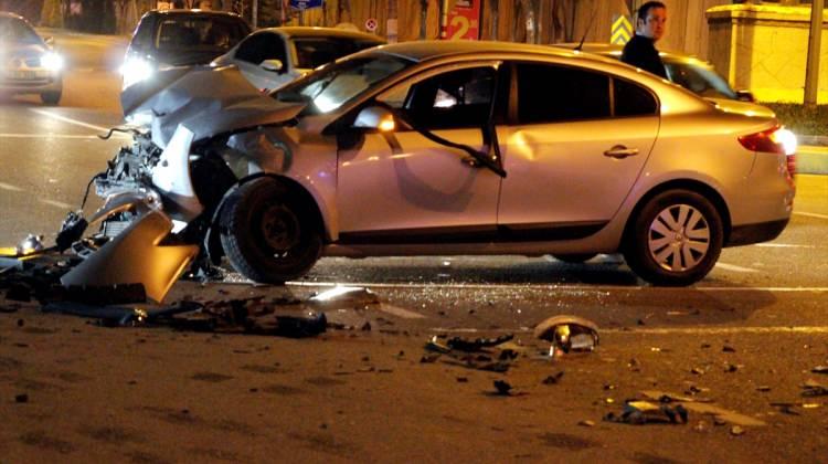Elazığ'da ambulans ile otomobil çarpıştı: 2 yaralı