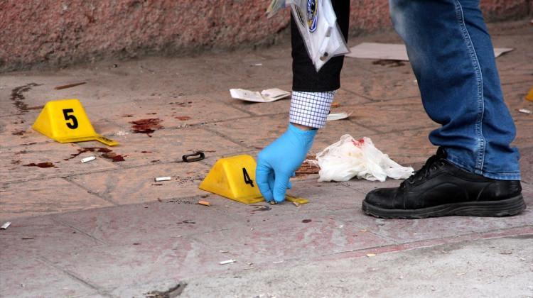 Adana'da kahvehanede silahla vurulan kişi yaralandı