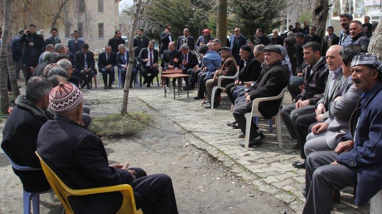 Cumhurbaşkanı Başdanışmanı Orhan, Bahçesaray'da vatandaşla buluştu