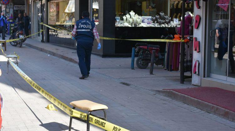 Manisa'da silahlı saldırı: 2 yaralı