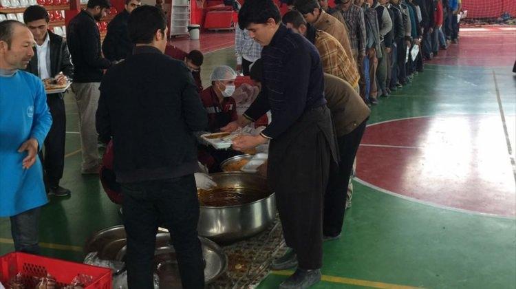 Belediyeden mültecilere sıcak yemek ve barınma desteği