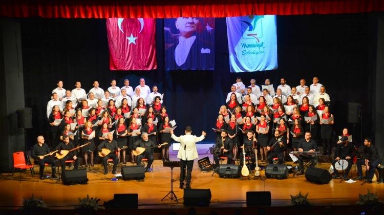 Manavgat Belediyesi Türk Halk Müziği Topluluğu konser verdi