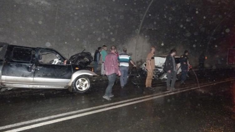 Artvin'de tünelde trafik kazası: 3 ölü, 3 yaralı