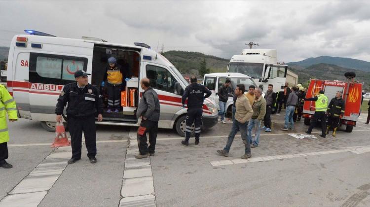 Karabük'te tırla kamyonet çarpıştı: 1 ölü, 3 yaralı
