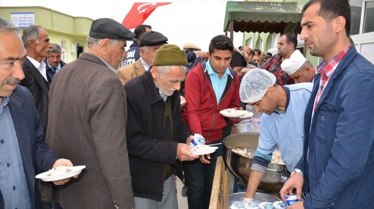 Besni'de Kutlu Doğum Pilavı dağıtıldı