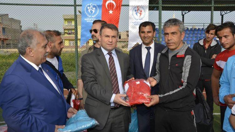 Viranşehir'de kulüplere malzeme yardımı